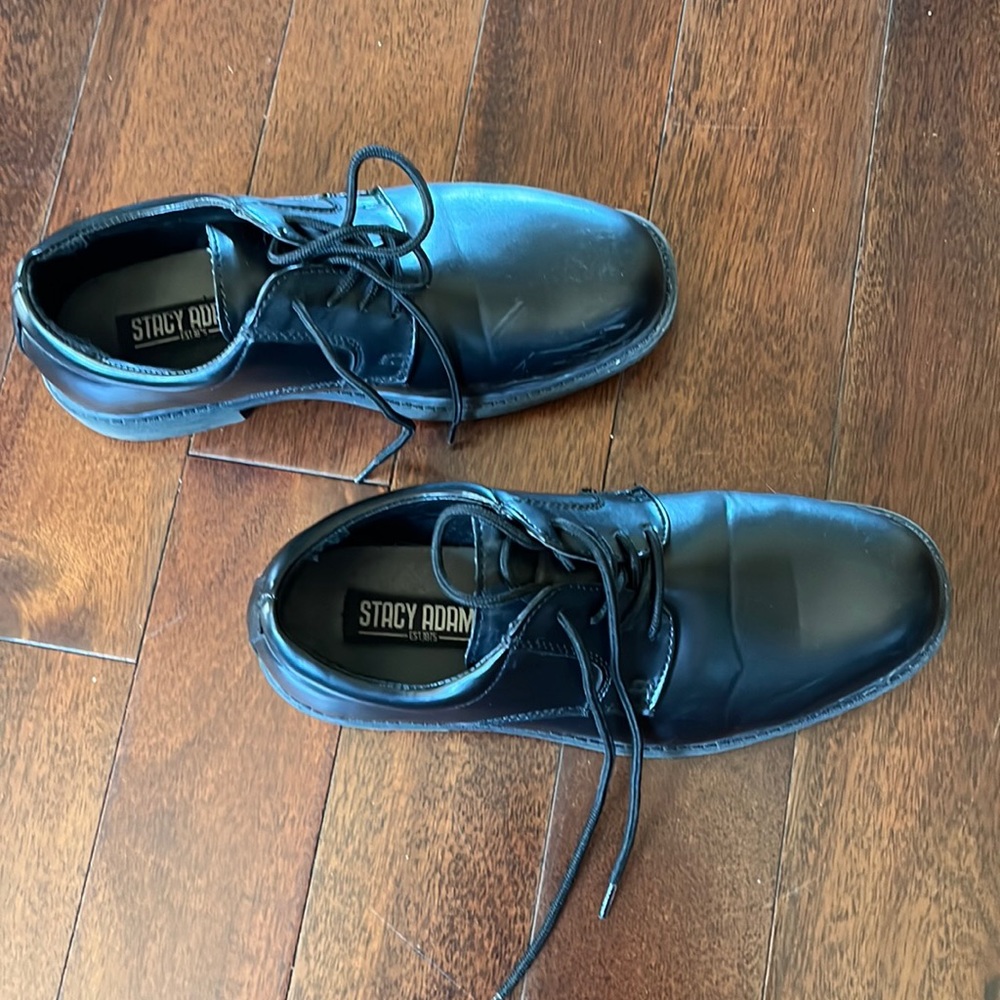 Boys dress shoes size 5M